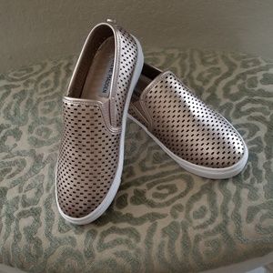 Steve Madden Womens Owen Low Top Slip On